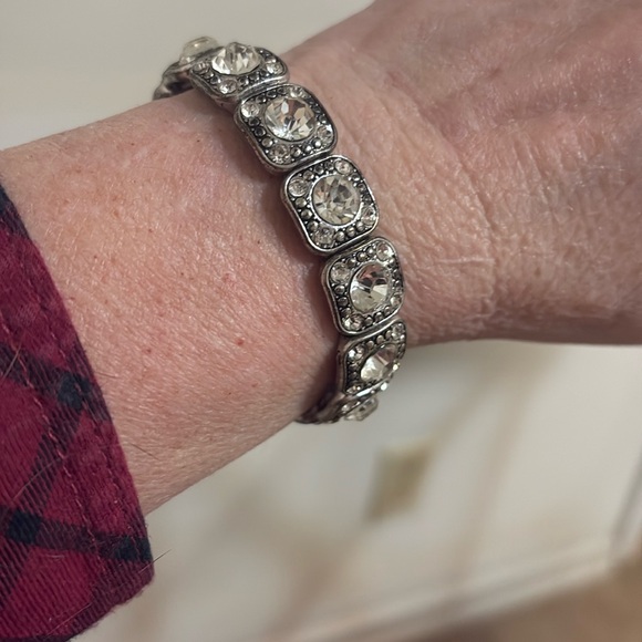 unbranded Jewelry - Silver Tone Clear Rhinestone Stretch Bracelet